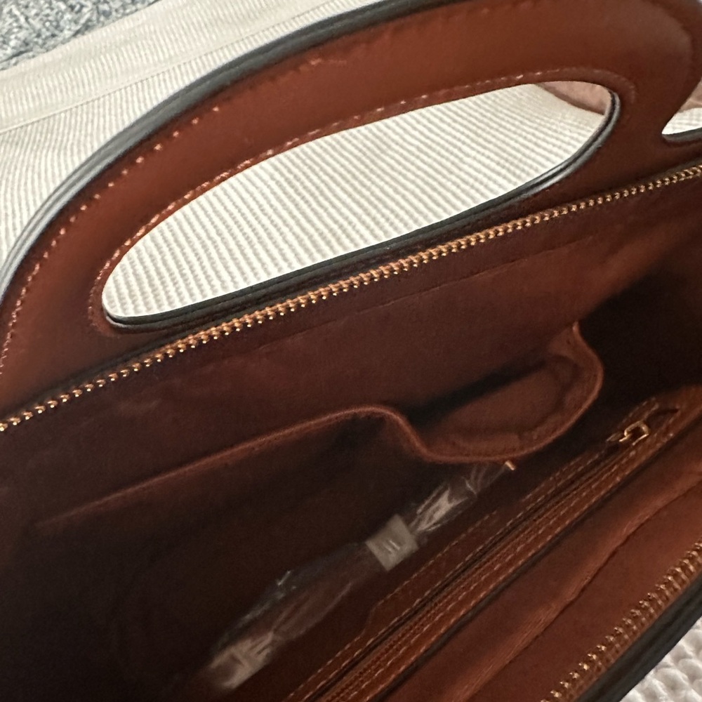 Elegant Tan and Brown Women's Handbag - Picture 3 of 3